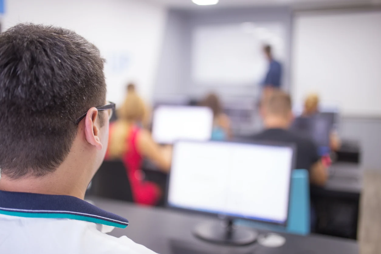 Training session in a computer classroom